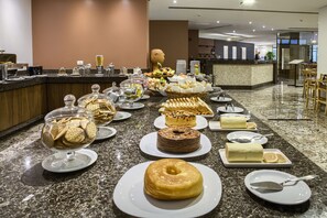 包每日自助早餐