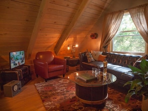 The Valerian | Living area | TV, DVD player - Lake Lucerne Resort & Ranch (Eureka Springs)