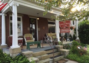 Property entrance - Colonial House on Main (Ligonier)