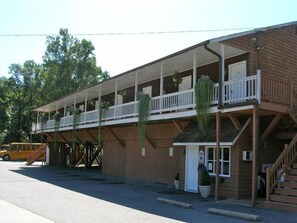 Front of property - Hillside Motel (Centreville)