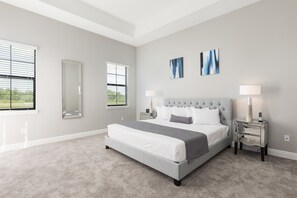 Premium bedding, in-room safe, iron/ironing board, free WiFi - Balmoral Resort Florida (Haines City)