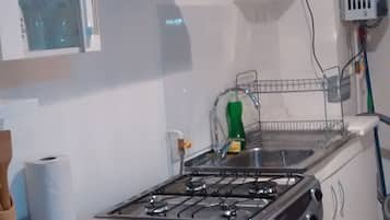 Standard Apartment, 3 Bedrooms | Private kitchen