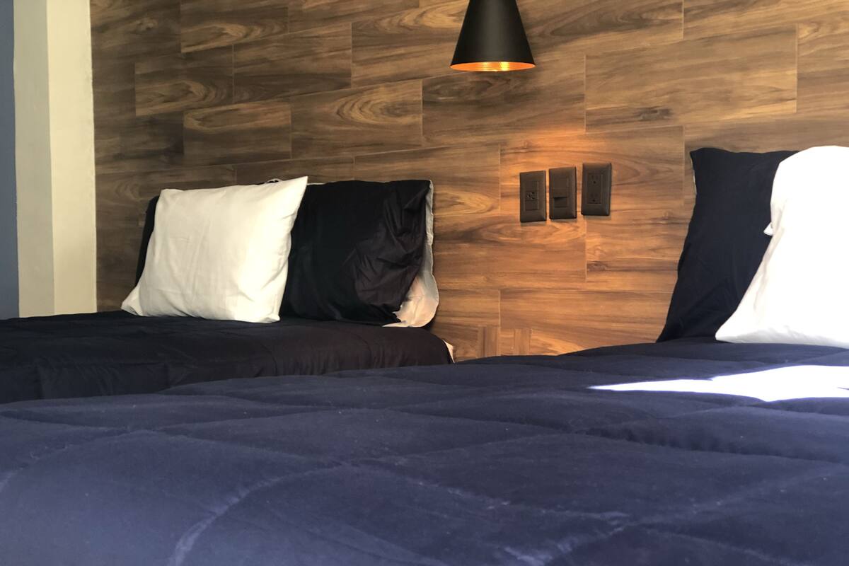 Ropa de cama de alta calidad, escritorio y cortinas blackout 