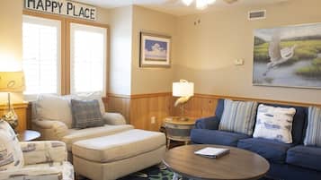 Standard Apartment, 1 Queen Bed with Sofa bed | Living area | TV