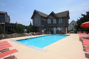 Een seizoensgebonden buitenzwembad