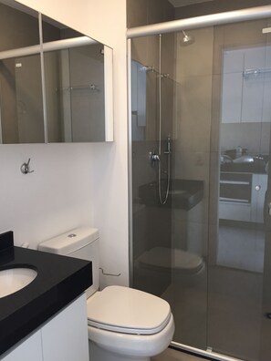 Studio, 1 Double Bed, Refrigerator & Microwave | Bathroom
