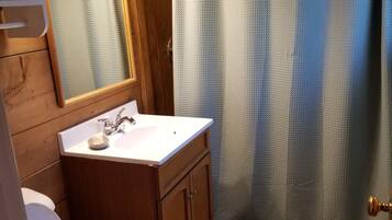 Bañera con ducha, artículos de tocador gratuitos