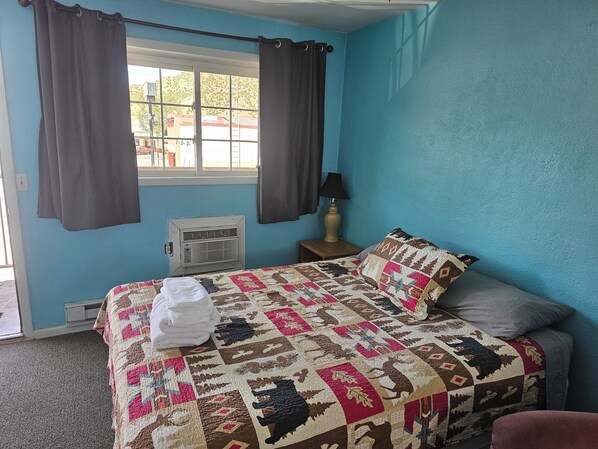 Economy Twin Room, 1 Queen Bed | Free WiFi