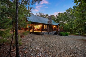 Exterior - Large and Secluded 5 Star Retreat. National Forest views! Central to everything! (Broken Bow)