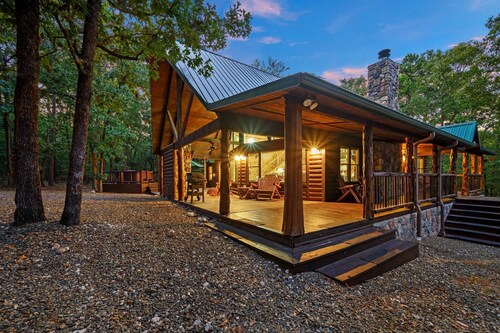 Großer und abgeschiedener 5-Sterne-Rückzugsort. National Forest Ansichten! Zentral für alles!