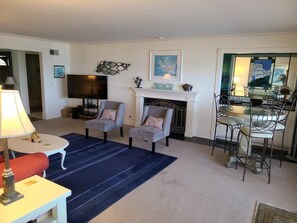 Flat-screen TV, Netflix, Hulu, DVD player