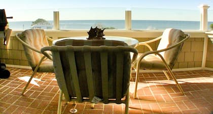 Spacious Ocean Front Condominium – Spectacular Ocean Views!