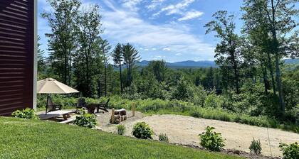 10 Min to Sunday River, Sleeps 16, Pool Heated Year-Round, Mountain Views
