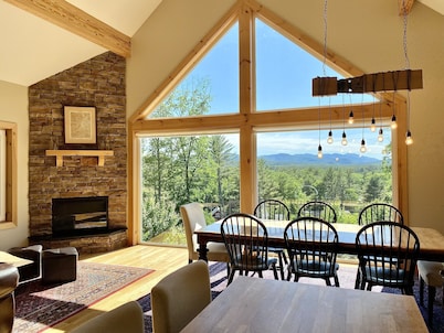 5 STAR HOME - Mtn Views, AC, Hot Tub, Firepit, Theater - 10 Mins to Sunday River