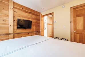 7 bedrooms, desk, iron/ironing board, WiFi (free)