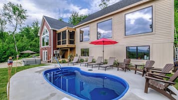 Outdoor pool, a heated pool