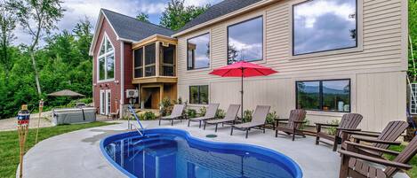 Outdoor pool, a heated pool
