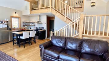 Smart TV, fireplace, Netflix, DVD player