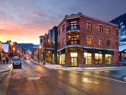 Ski / in / out kulmayksikkö Historic Main. Sijainti, sijainti! Näkymät!