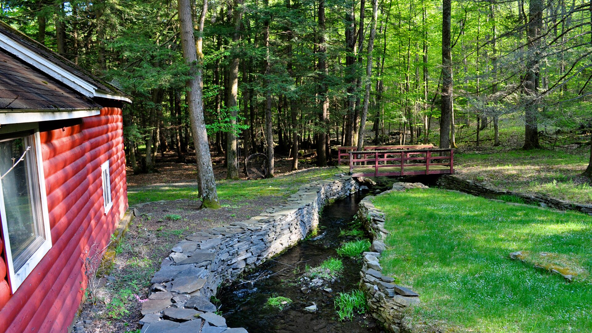 Three Bridges Cottage Retreat- 3 streams, 4 acres Poconos Paradise w/ Amenities