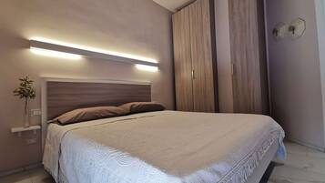 2 camere, una scrivania, ferro/asse da stiro, Wi-Fi gratuito