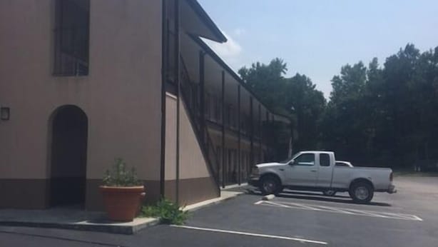 Property grounds - California Inn (Petersburg)