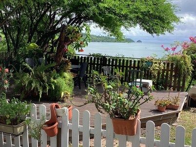 Villa with panoramic view on the islets of Robert and natural swimming pool