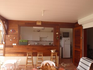 雪櫃、微波爐、焗爐、爐具