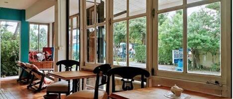 아침 식사, 점심 식사, 저녁 식사 제공, 태국 요리