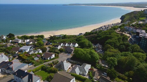 Prime seaside location, wonderful private gardens and stunning sea views