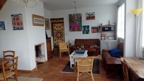 Fernseher, Kamin, DVD-Player, Stereoanlage