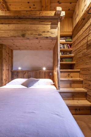 5 bedrooms, desk, iron/ironing board, travel cot - Charming chalet renovated 4 *, Grand Bornand, 205m2, close to the ski slopes (Le Grand-Bornand)