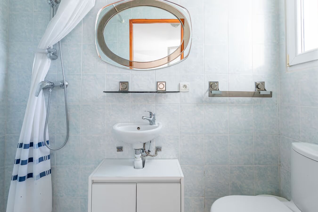 Douche, sèche-cheveux, papier toilette