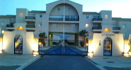 QUIET, HIGH STANDING, LARGE TERRACE AND SWIMMING POOL NEAR THE BEACH