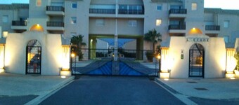 QUIET, HIGH STANDING, LARGE TERRACE AND SWIMMING POOL NEAR THE BEACH