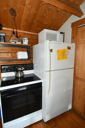 Fridge, microwave, oven, stovetop - Whispering Hills - Private Couples Retreat | Pet-Friendly | Hot Tub | Wifi | Fire Pit (Berkeley Springs)