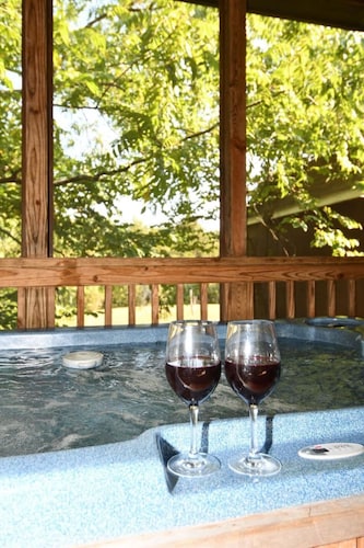 Whispering Hills - Private Couples Retreat | Pet-Friendly | Hot Tub | Wifi | Fire Pit
