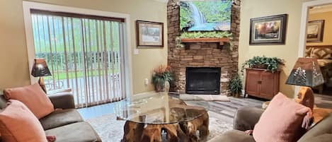 Smart TV, fireplace