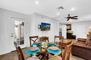 Dining - Private Southwestern Style Casita with Lush & Fully fenced Lush Yard** (Tucson)