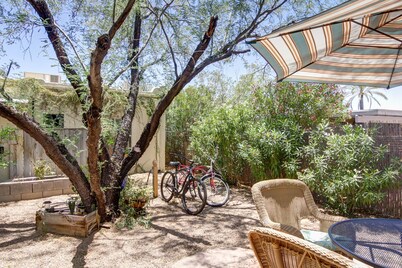 Private Southwestern Style Casita with Lush & Fully fenced Lush Yard**