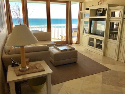 Beach Front Balcony in Lovely 2 bed/2 Bath Condo