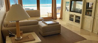 Beach Front Balcony in Lovely 2 bed/2 Bath Condo
