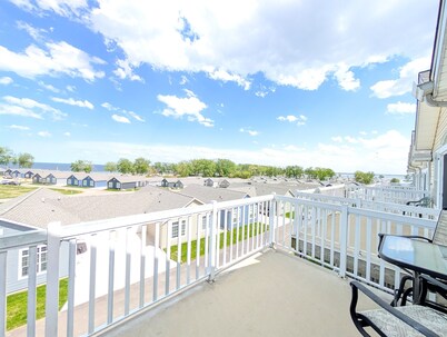 Lakeside Marblehead condo | 3 floors, sleeps 12, pool, 35 minutes to Cedar Point