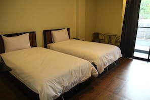 Standard Twin Room | Desk, blackout curtains, rollaway beds, free WiFi