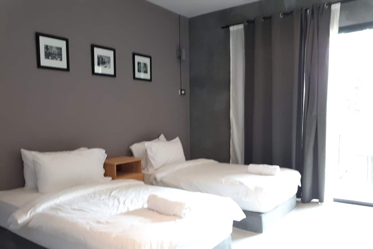Standard Room | Minibar (free items), in-room safe, rollaway beds (surcharge)