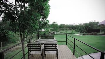 Daily cooked-to-order breakfast for a fee