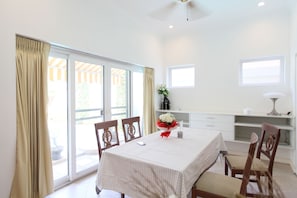 In-room dining - Majestic Residence Pattaya by 38 (Pattaya)