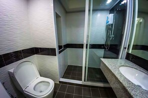 Shower, free toiletries, hair dryer, towels