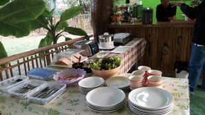 每日供應英式早餐 (費用另計)