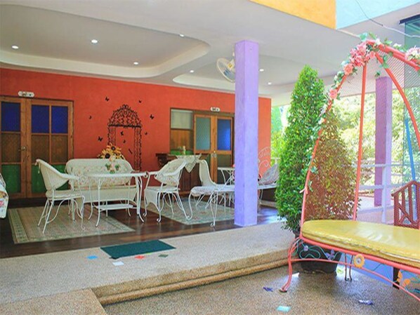 Coin salon dans le hall